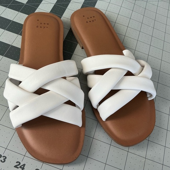 Women's White / Brown Slide Summer Beach Vacation Sandals Size 8 - Picture 7 of 7